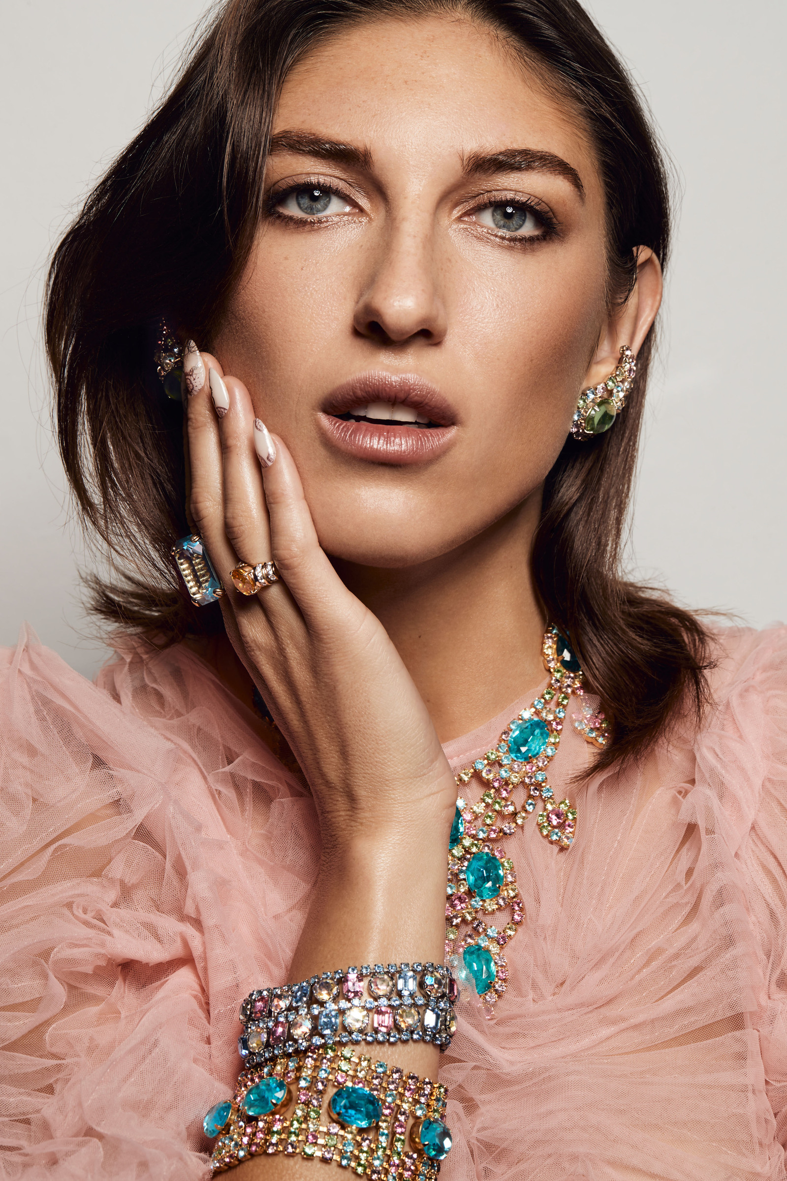 Editorial retouching high end beauty montreal skin retouch