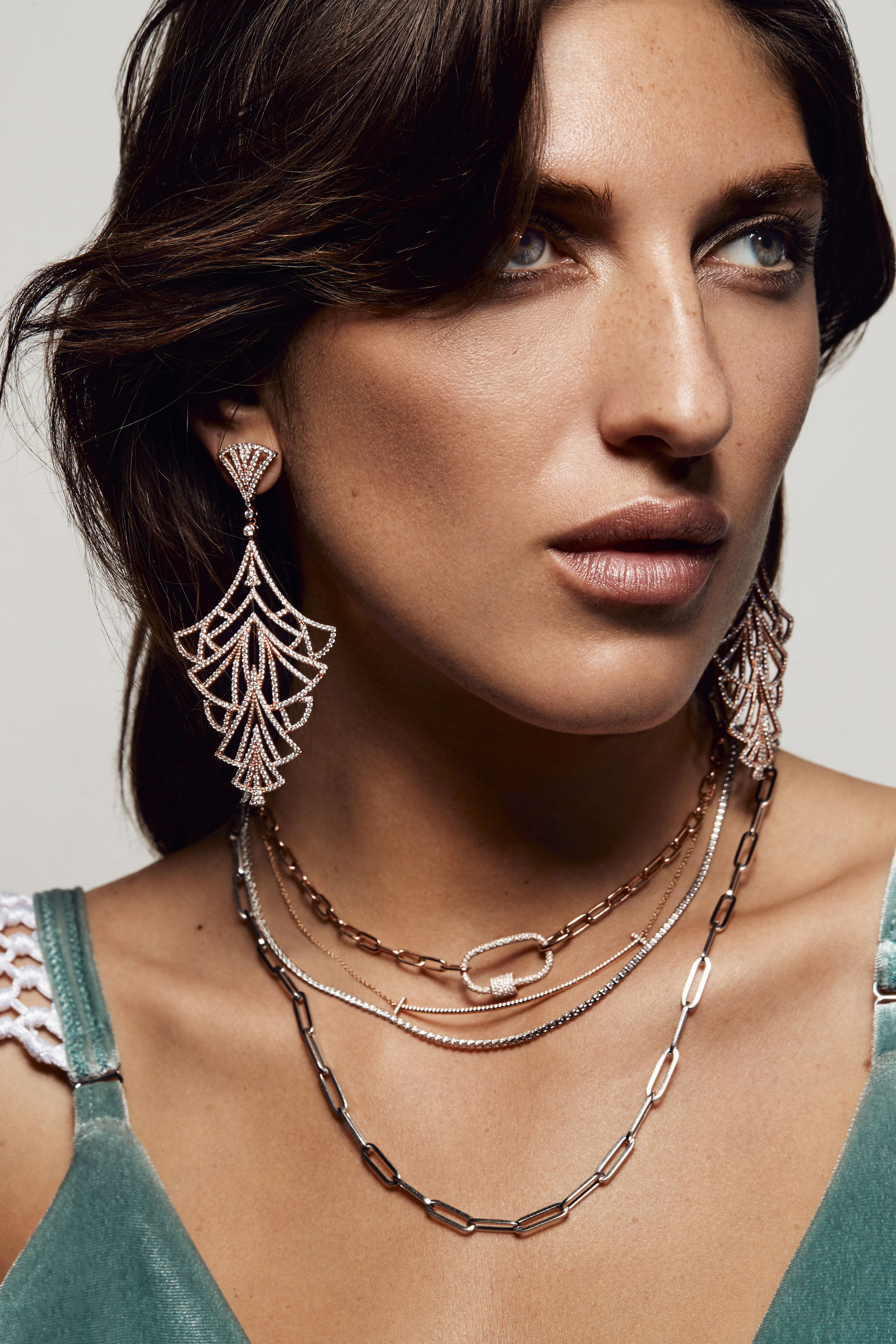 Editorial retouching high end beauty montreal skin retouch