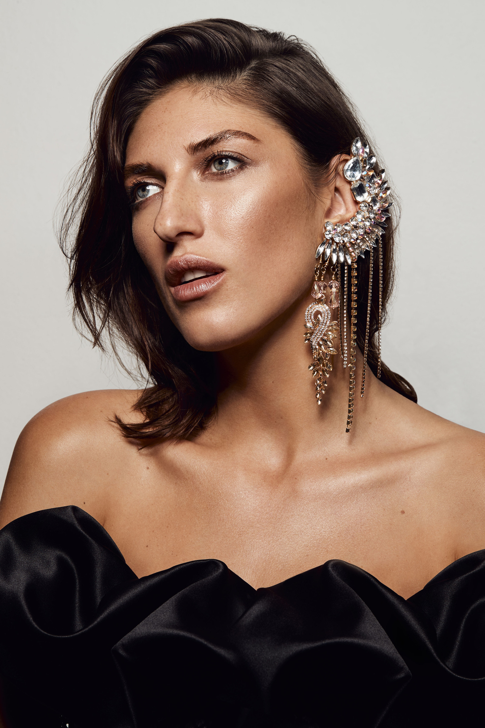 Editorial retouching high end beauty montreal skin retouch