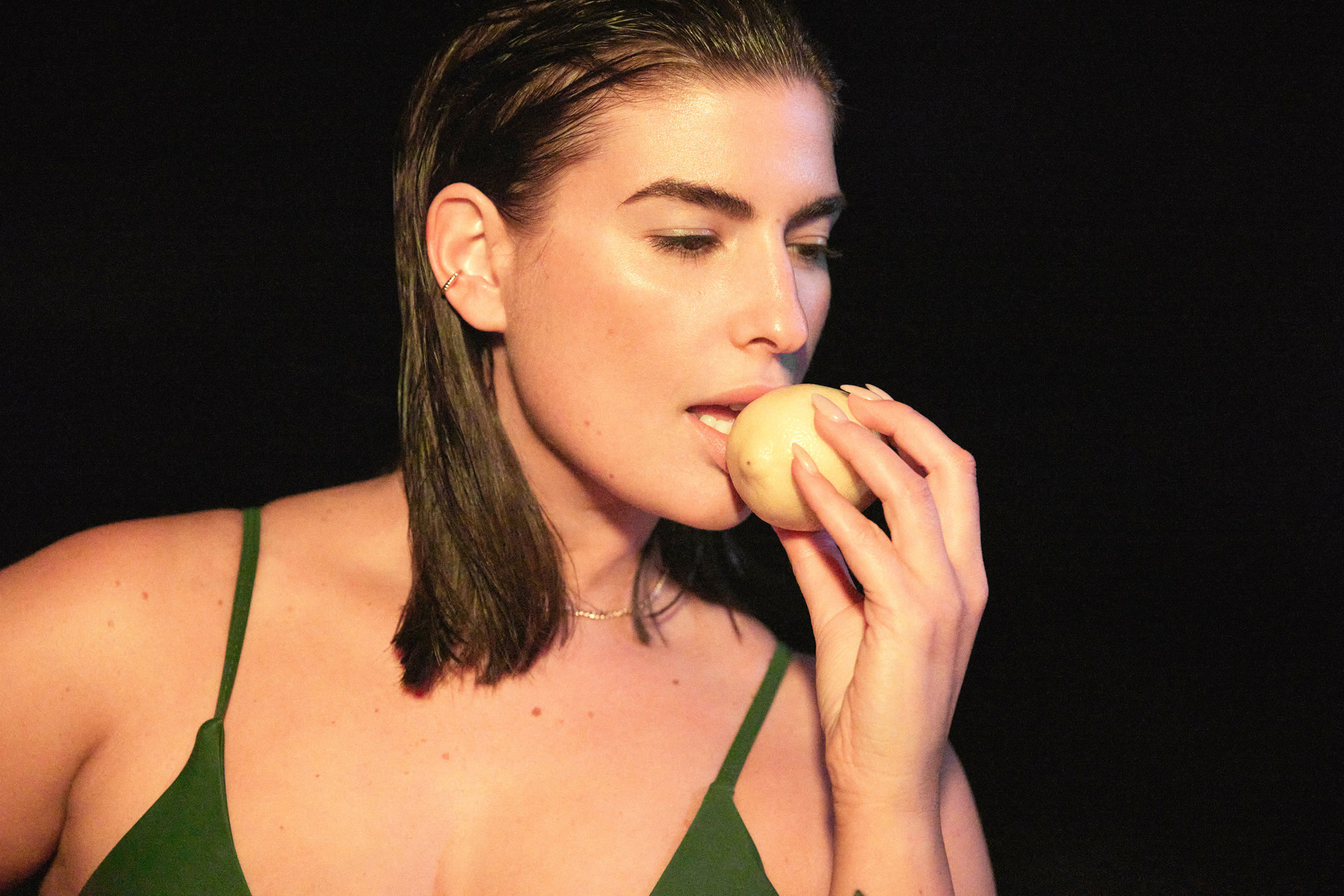 Editorial retouching high end beauty montreal skin retouch