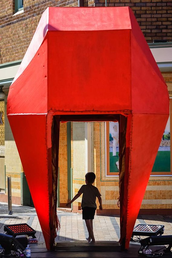 Art for hire Australia, sculpture for hire Australia, Australian artist, heart sculpture, immersive art installation, interactive art installation Australia, public art for hire, largescale art, art activation, kid friendly art, disability friendly art