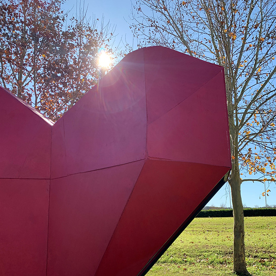 Art for hire Australia, sculpture for hire Australia, Australian artist, heart sculpture, immersive art installation, interactive art installation Australia, public art for hire, largescale art, art activation, kid friendly art, disability friendly art