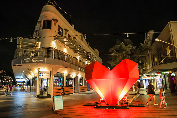 Art for hire Australia, sculpture for hire Australia, Australian artist, heart sculpture, immersive art installation, interactive art installation Australia, public art for hire, largescale art, art activation, kid friendly art, disability friendly art