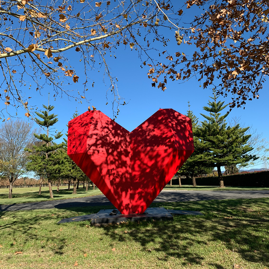 Art for hire Australia, sculpture for hire Australia, Australian artist, heart sculpture, immersive art installation, interactive art installation Australia, public art for hire, largescale art, art activation, kid friendly art, disability friendly art