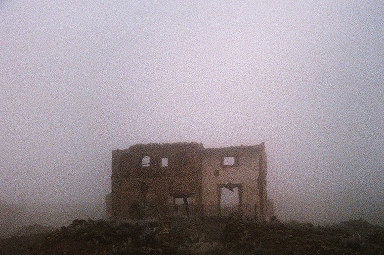 casa semi derruida por la guerra civil en Belchite nuevo