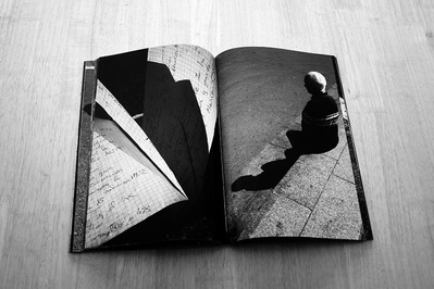 Doble página del libro ocho puntas de David Salcedo