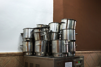 Champaneras amontonadas en un bar David Salcedo