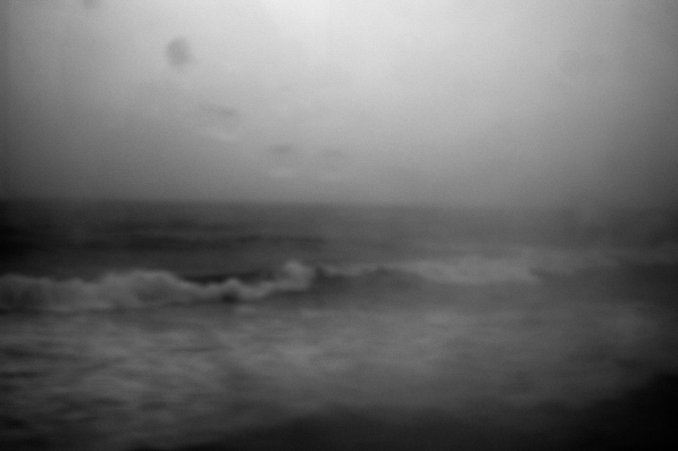 Olas de mar en mitad de una tormenta David Salcedo