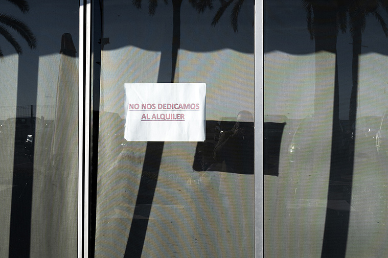 Cartel de alquler en Lloret de Mar  David Salcedo
