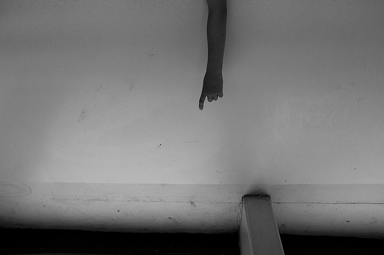 Mano de Lluis en el fondo de un barco en Tossa e Mar  David Salcedo