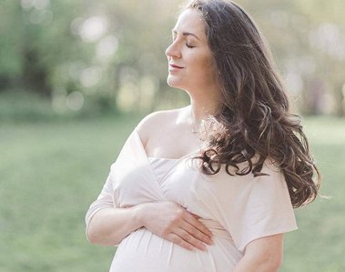 Outdoor Maternity Session By Award-Winning Newborn And Family Photographer in Dublin Emmylie Cruz