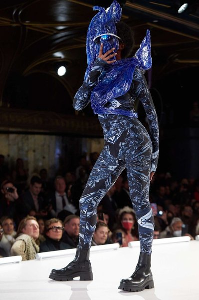 Blaine Pennington. Commercial Lifestyle Conceptual Beauty Product Fashion Event Model Digital Photography. New York City NYC Photographer Photography. NYFW Fashion Week. Runway 7 Fashion. Sony Hall.