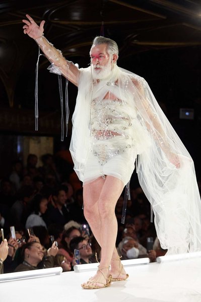 Blaine Pennington. Commercial Lifestyle Conceptual Beauty Product Fashion Event Model Digital Photography. New York City NYC Photographer Photography. NYFW Fashion Week. Runway 7 Fashion. Sony Hall.