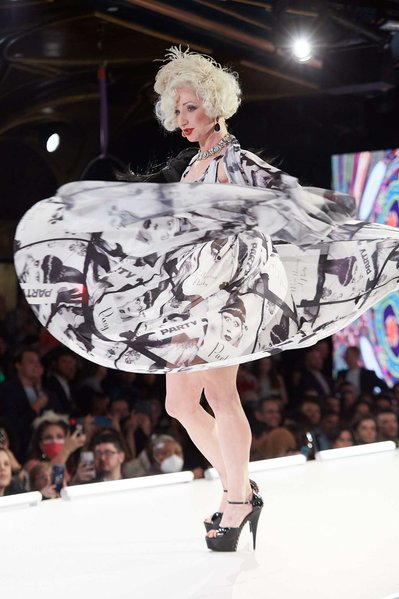 Blaine Pennington. Commercial Lifestyle Conceptual Beauty Product Fashion Event Model Digital Photography. New York City NYC Photographer Photography. NYFW Fashion Week. Runway 7 Fashion. Sony Hall. Suzanne Bartsche