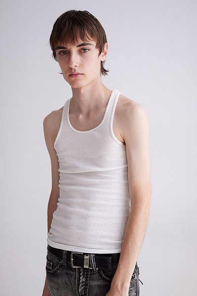 Clean and professional NYC model digitals for a standout industry presence.