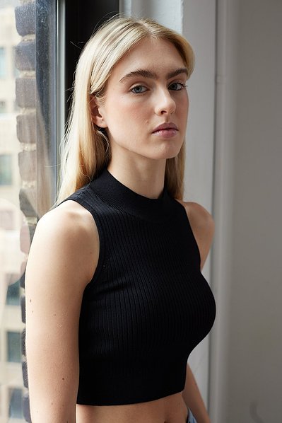 Casting-ready NYC model digitals with expert lighting and clean backgrounds.