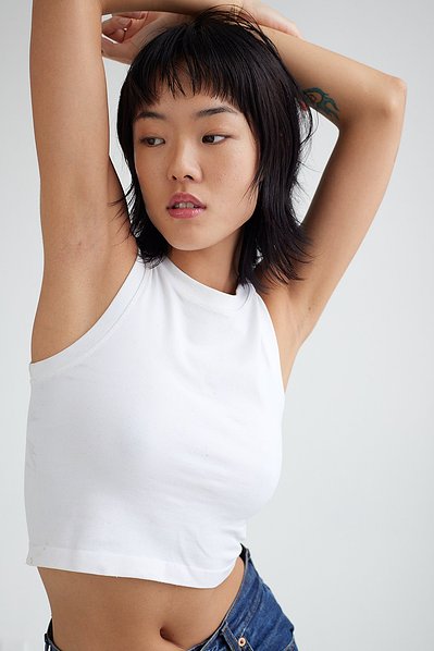 Minimalist NYC model digitals with expert lighting and natural beauty.
