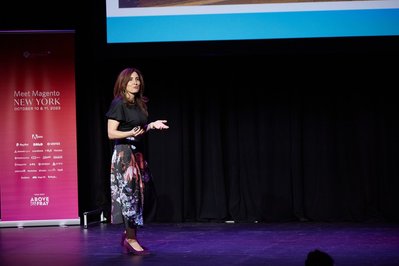 Live corporate speaker photography in NYC showcasing leadership, engagement, and audience connection.