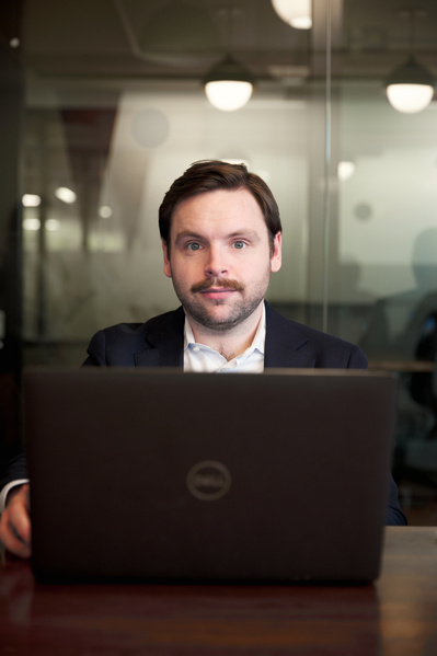 Impress potential clients with our polished corporate headshot photography against the backdrop of NYC's iconic landmarks.