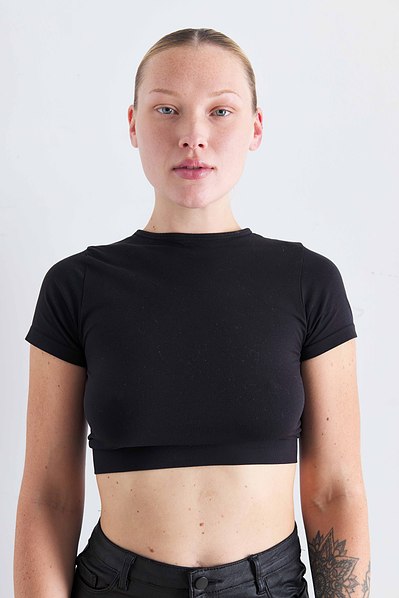 NYC model test shoot photographer capturing clear and professional images.