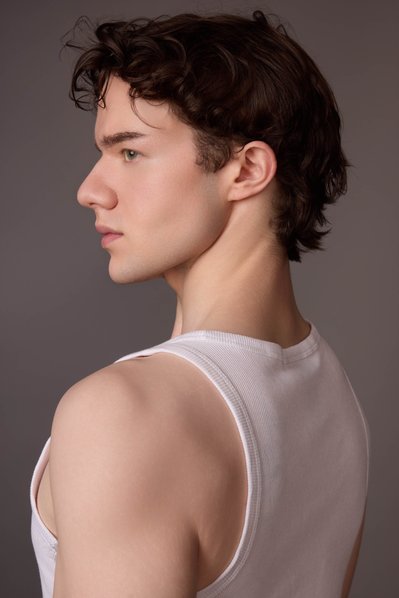 NYC-based photographer creating portfolios for commercial and runway models.