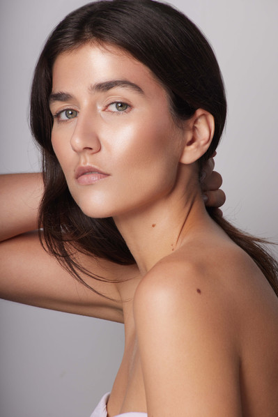 Blaine Pennington offers expert beauty photography in NYC, delivering sharp, high-quality images. His technical skills in lighting and composition ensure clean, polished results, ideal for editorial, commercial, and personal branding projects.
