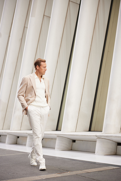 NYC-based personal branding photographer specializing in modern and impactful portraits.