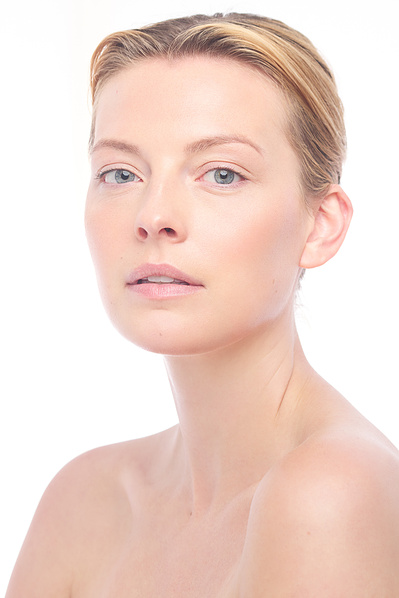 Blaine Pennington is a skilled beauty photographer in NYC, specializing in clean, well-lit images. His professional approach ensures each shot highlights natural beauty, perfect for portfolios, advertising campaigns, and editorial projects. 