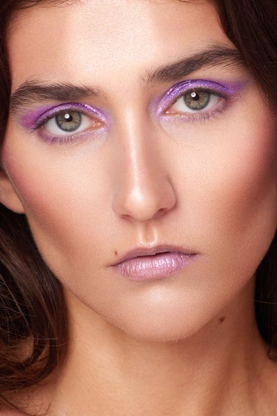 Blaine Pennington is an expert beauty photographer in NYC, delivering high-quality images with a focus on lighting and composition. His professional approach ensures sharp, polished results for commercial, editorial, and personal branding projects.