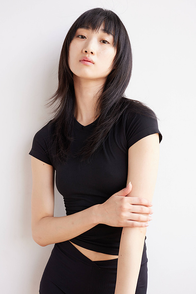NYC fashion model digitals with expert posing guidance for agency-ready photos.