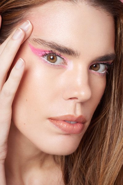 NYC-based beauty photographer Blaine Pennington captures clean, high-quality images. His expert use of lighting and composition ensures sharp, professional results, ideal for commercial, editorial, and personal branding projects.