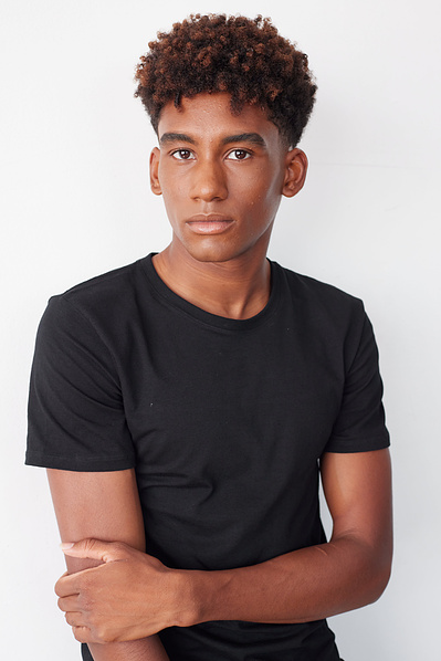 Industry-ready NYC model digitals showcasing natural beauty and confidence.