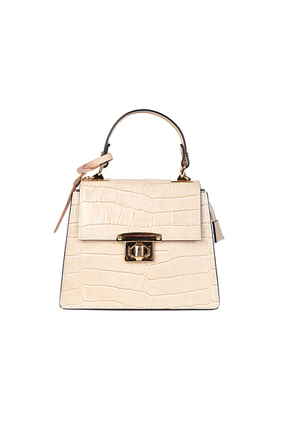 Capture the attention of online shoppers with captivating product images in NYC.