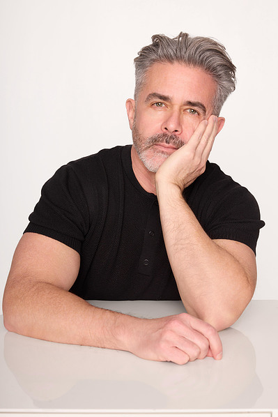 NYC-based branding photographer specializing in lifestyle and professional portraits.