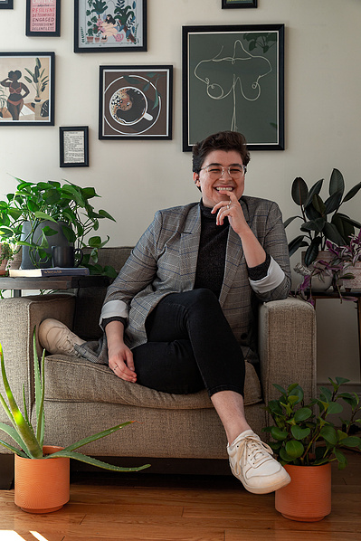Quirky and fun lifestyle portraits capturing NYC's energy.