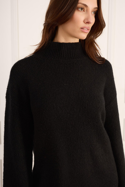 Detail shot of women’s blouse for NYC brand’s online product catalog.
