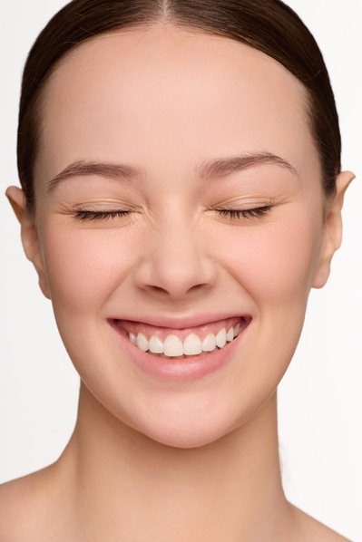 NYC-based photographer specializing in beauty brand campaigns and product shots.