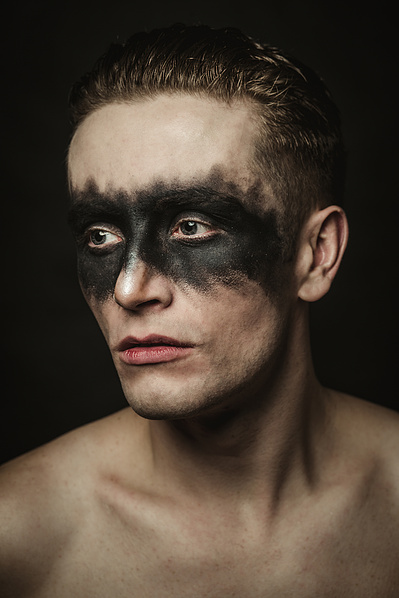 Studio editorial photography in NYC focused on fashion and beauty campaigns.