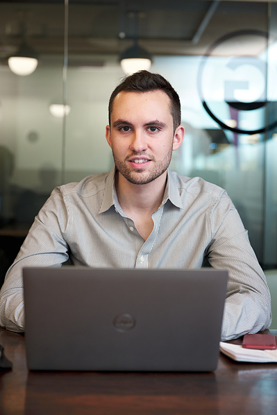 High-quality professional headshots in NYC tailored for corporate branding.