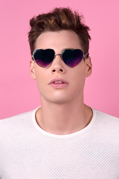 Studio campaign photography in NYC for fashion retailers and designers.
