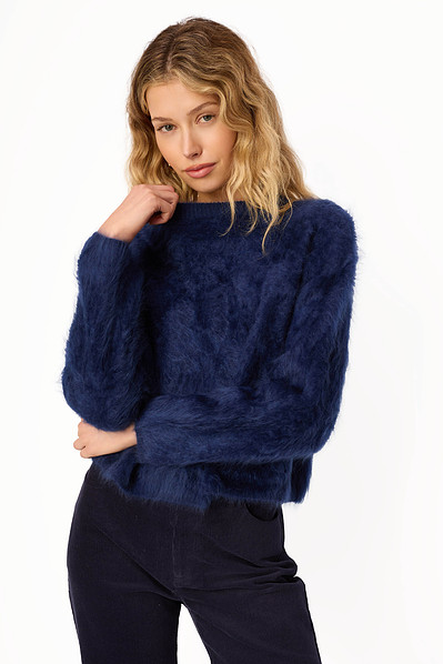Ecommerce model photoshoot for women’s fashion label in New York City studio.