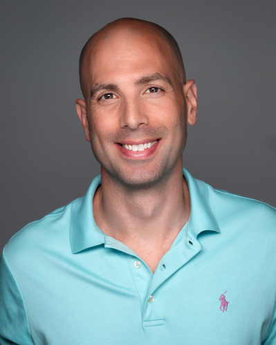 Make a statement with our contemporary corporate headshots tailored for the fast-paced environment of NYC.