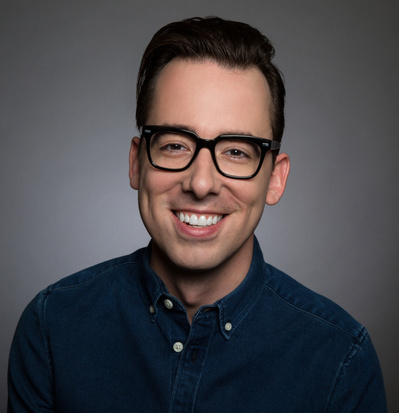 Make a statement with our high-quality business headshots against iconic NYC backdrops.