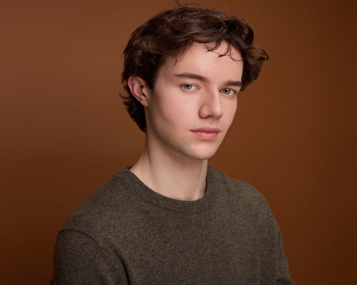 Headshots for actors in NYC tailored for film, TV, and theater industry standards.