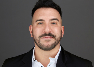 Capture the essence of the city that never sleeps in your corporate headshots with us.