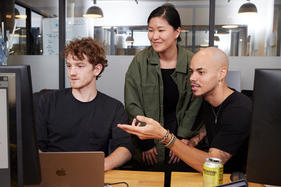 Engaging corporate lifestyle photos in NYC for company websites and recruitment.