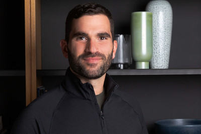 Reflect the essence of New York City's business scene with our corporate headshot photography.