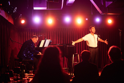 Aaron J Albano performaning at Green Room 42. Photography by Blaine Pennington.