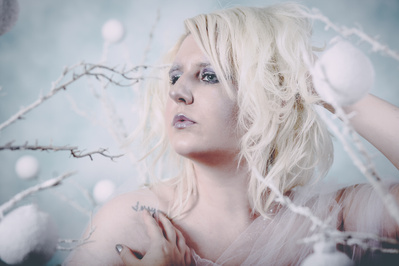 NYC-based studio photographer specializing in editorial fashion shoots.