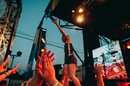 ​Kim Schifino saying good night - Village Voice Siren Festival, Coney Island, Brooklyn, 2010